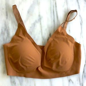 True & co true body triangle convertible bra model 16821 size M color bronzed